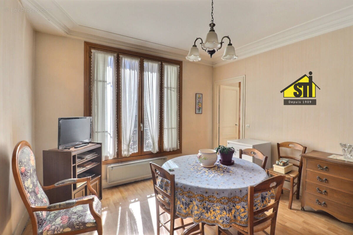 Appartement à PARIS-14E