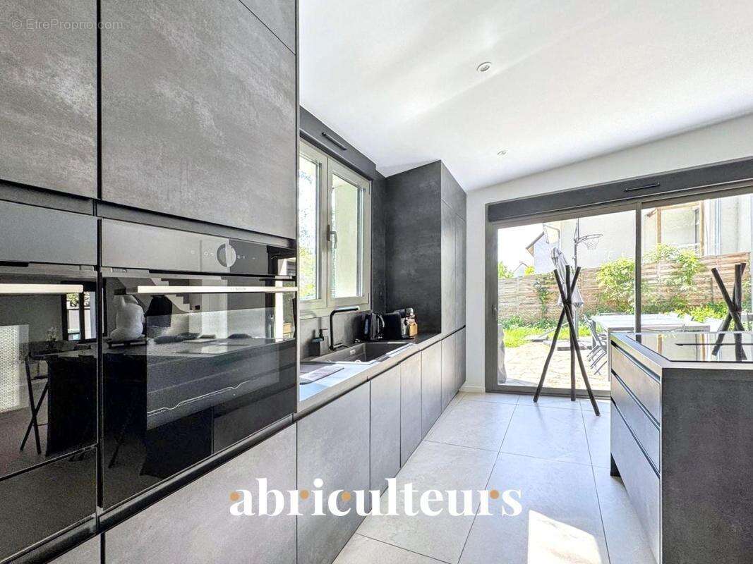 Maison familiale indépendante de 116 m² – 5 pièces – en vente à Plessis-Bouchard (95130) - photo 4