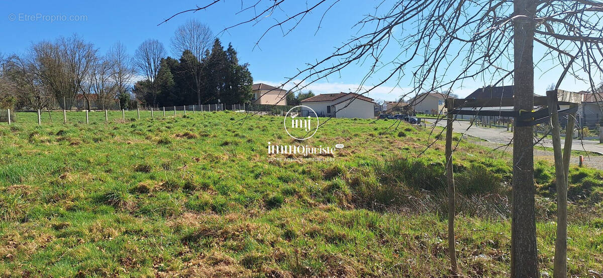 Terrain à COUZEIX