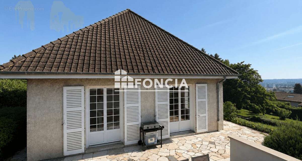 Maison à LIMAS