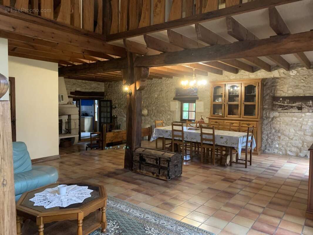 Ensemble en pierre de 3 logements et 2 piscines - photo 15