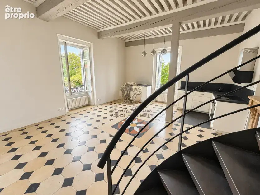 Appartement de charme de 66 m2 en duplex dans une propriété bourgeoise   Vue sur les Monts d’Or - photo 8