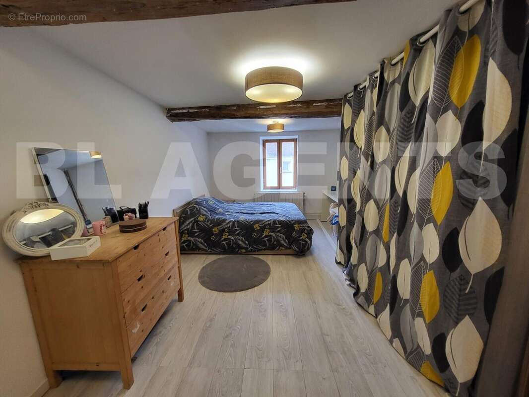 8 - Maison à ORLY-SUR-MORIN