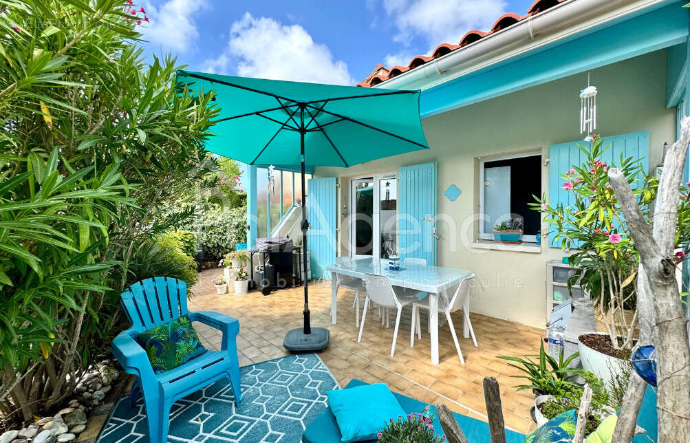 Villa deux chambres et mezzanine - Terrasse et jardin. - photo 2