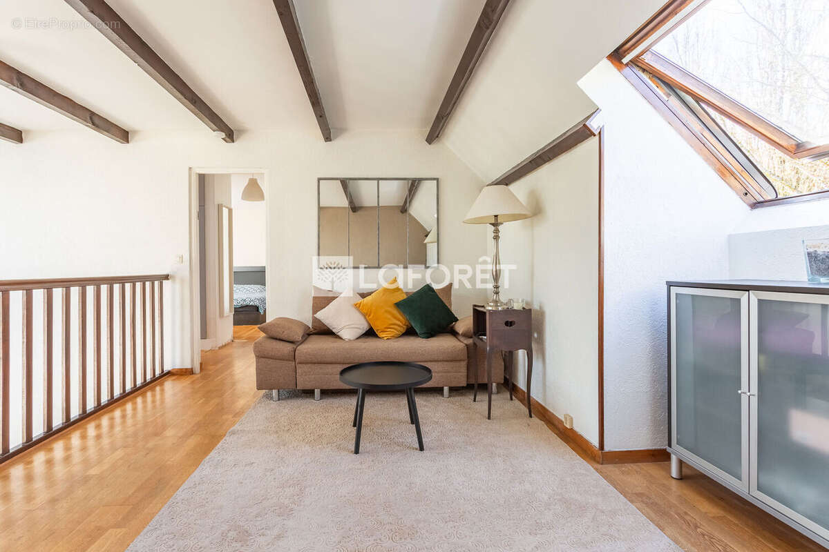 Maison à VARENNES-JARCY