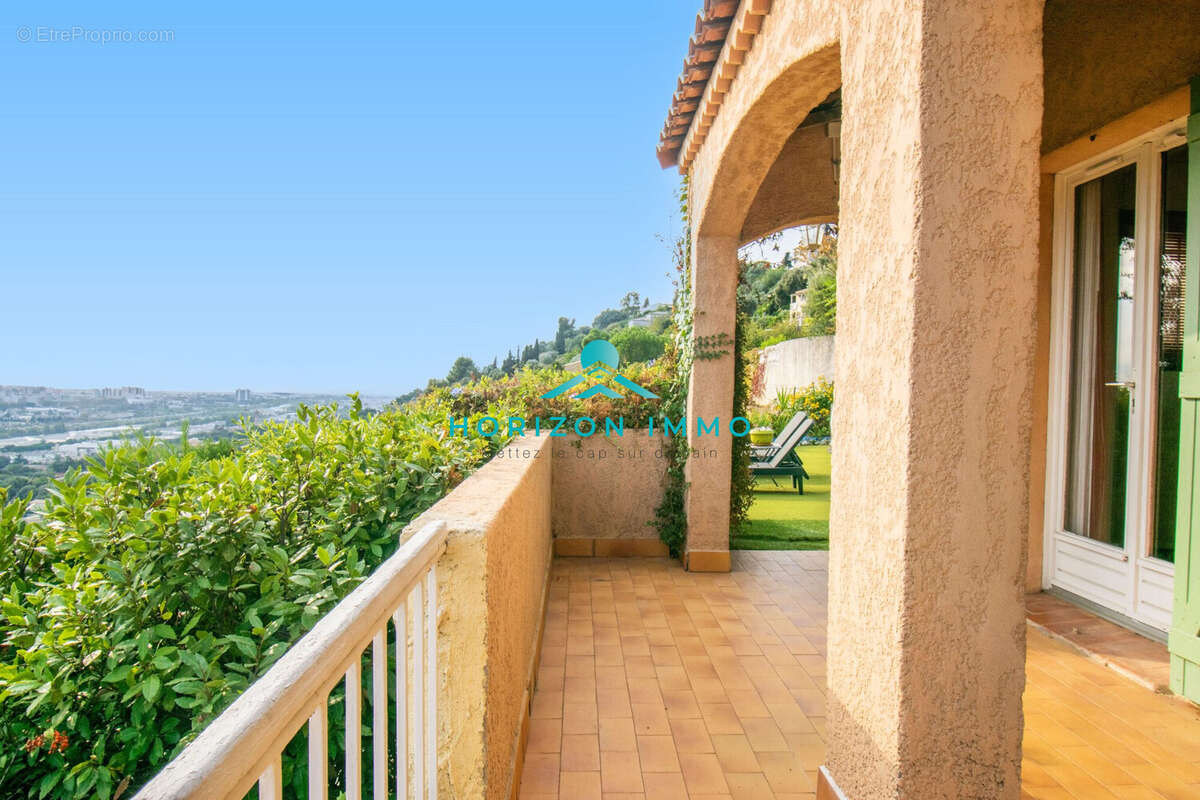 Maison à SAINT-LAURENT-DU-VAR