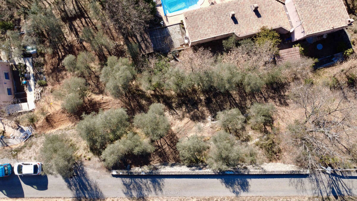 NOUVEAU PRIX : Terrain constructible avec permis accepté à Villars sur var ! - photo 3