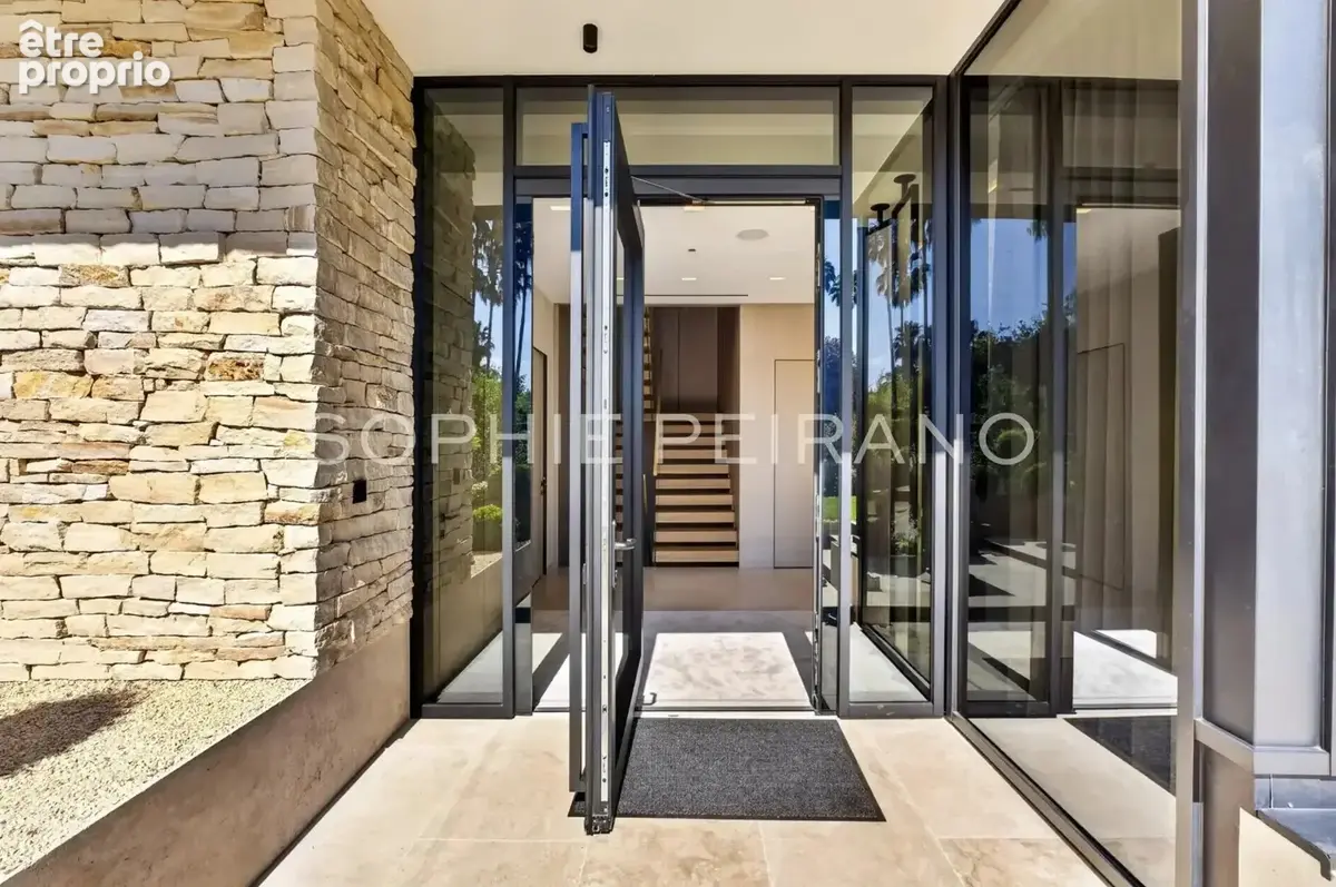 Cap d'antibes -  villa contemporaine dans domaine privé - photo 9
