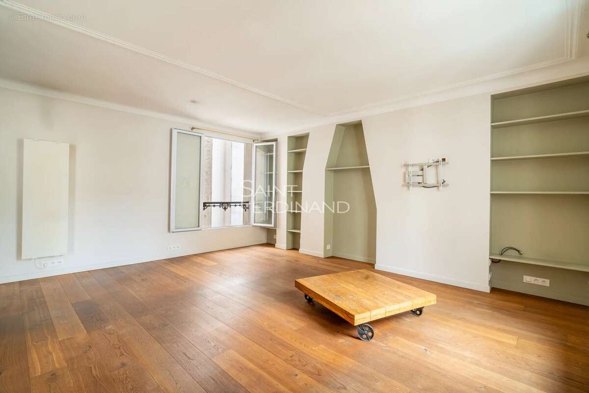 Appartement à PARIS-17E