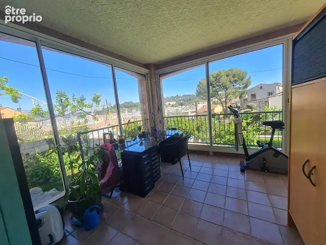* Vue Mer  imprenable* Maison 5 Pièces avec 3 Chambres * Terrasse et Piscine * Garage * (83430) SAINT MANDRIER SUR MER - photo 10