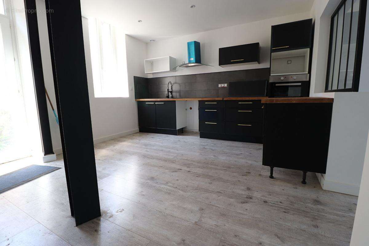 Maison Neris Les Bains 8 pièce(s) 108 m2 - photo 5