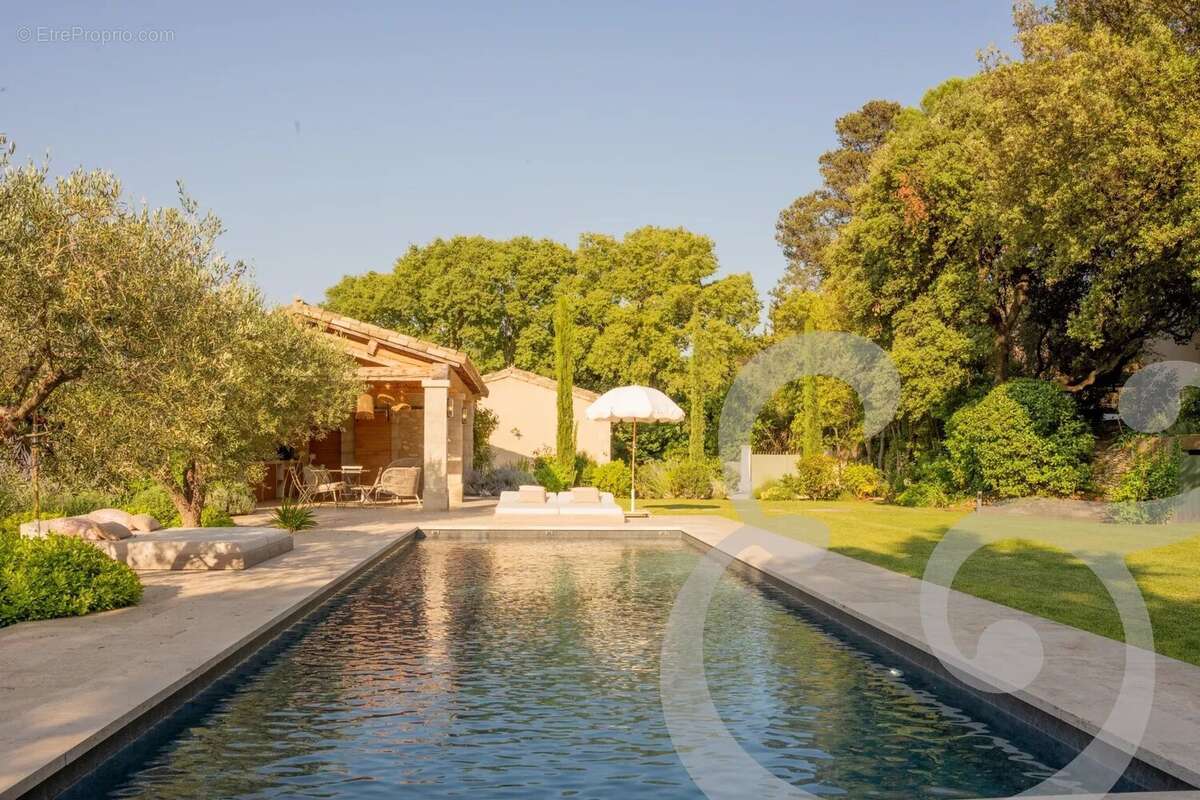 Maison à MAS-BLANC-DES-ALPILLES