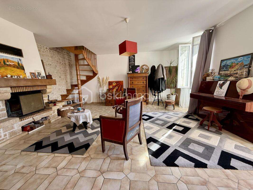 Maison à NIEUL-LES-SAINTES