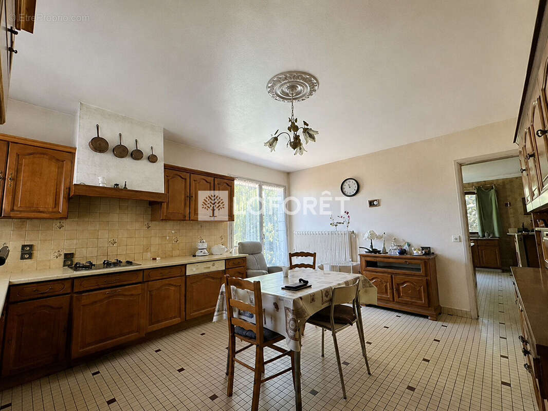 Maison Mercues 5 pièce(s) 131 m2 - photo 4
