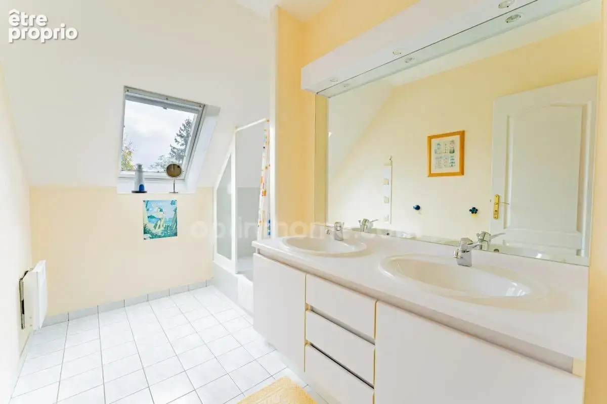 SAINT-PRIX, VAL D’OISE (95) : Propriété de 230 m² habitables (255 m² au sol) - 9 pièces principales - 7 chambres - 3 garages – P - photo 16