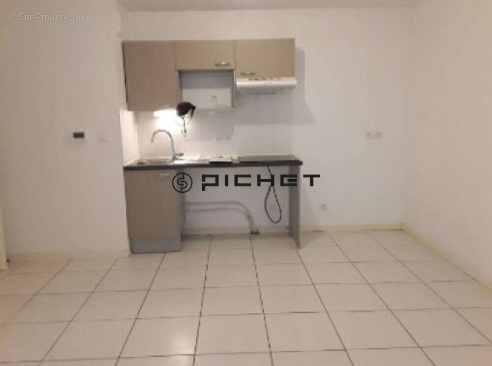 Appartement à CHEVRY