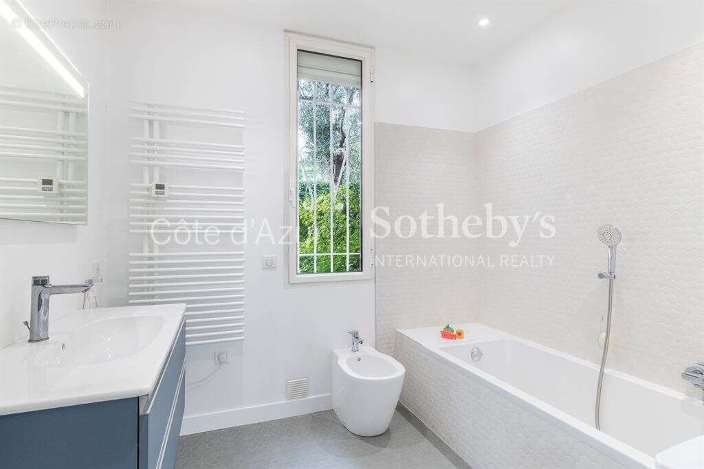 Appartement à BEAULIEU-SUR-MER