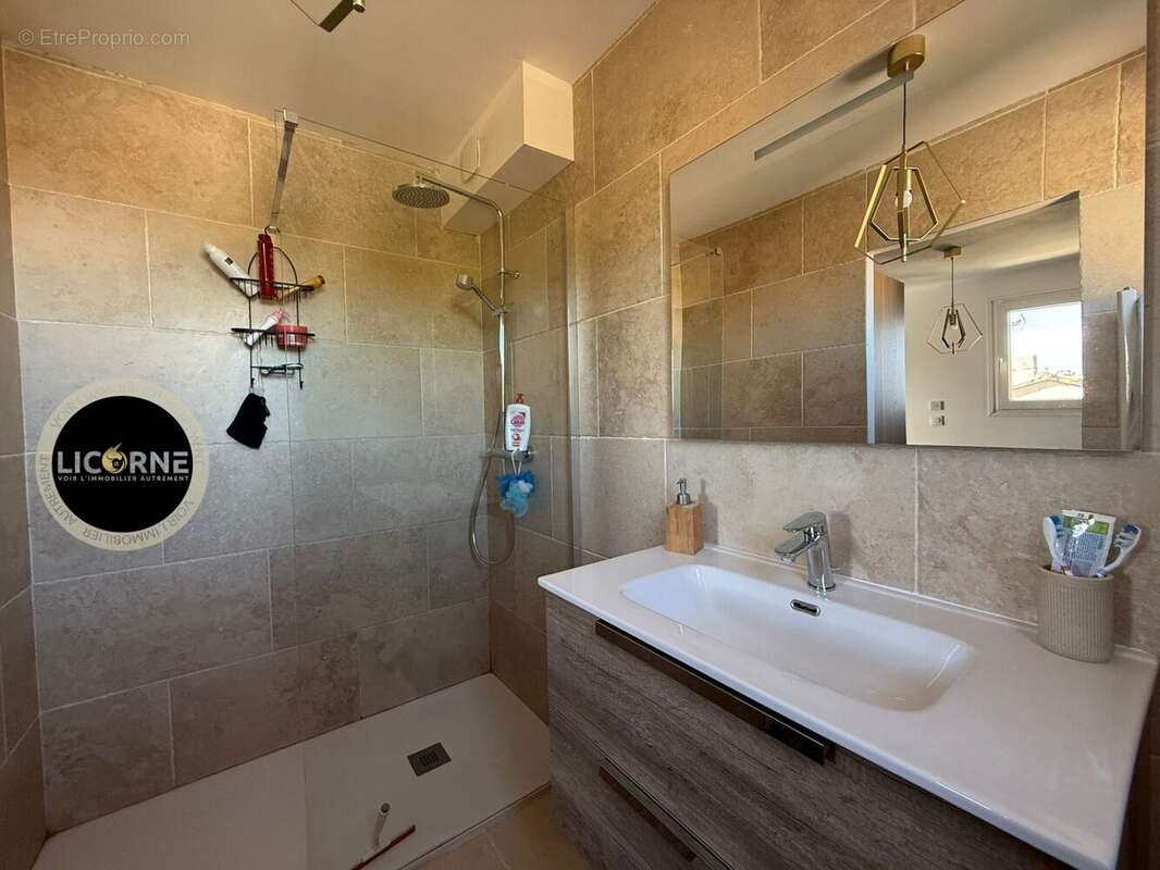 salle d&#039;eau de la suite parentale - Maison à MARIGNANE