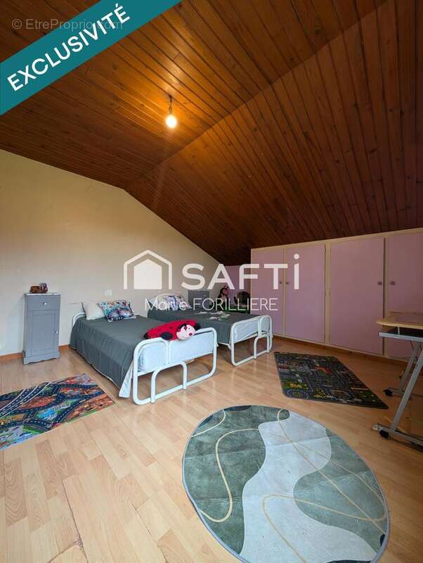 Maison 216 m² à Bayas  - photo 9