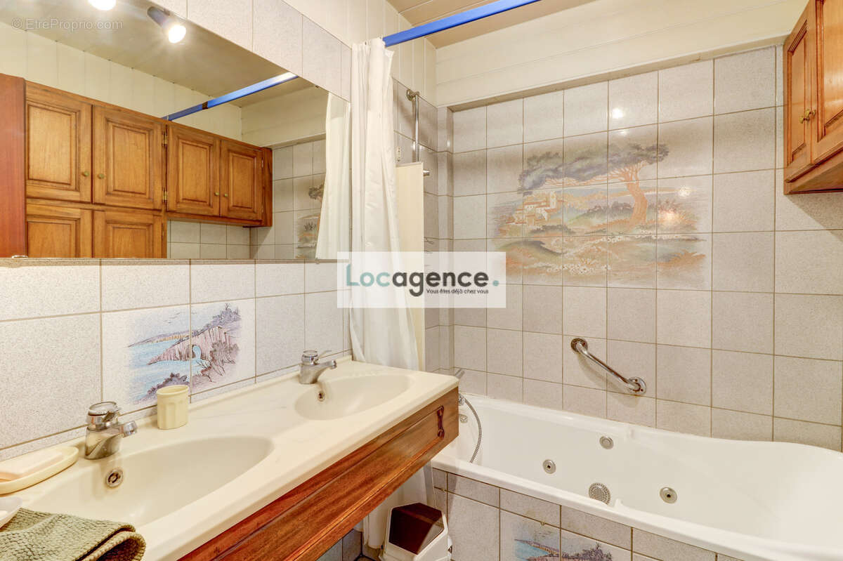 Appartement à MANDELIEU-LA-NAPOULE