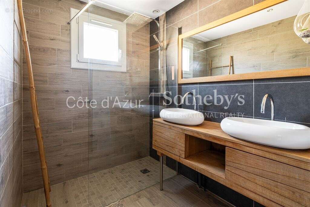 Appartement à EZE