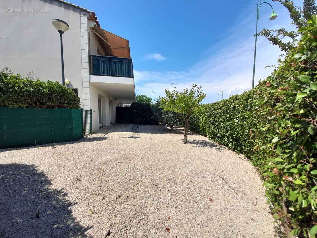 Appartement à SENAS