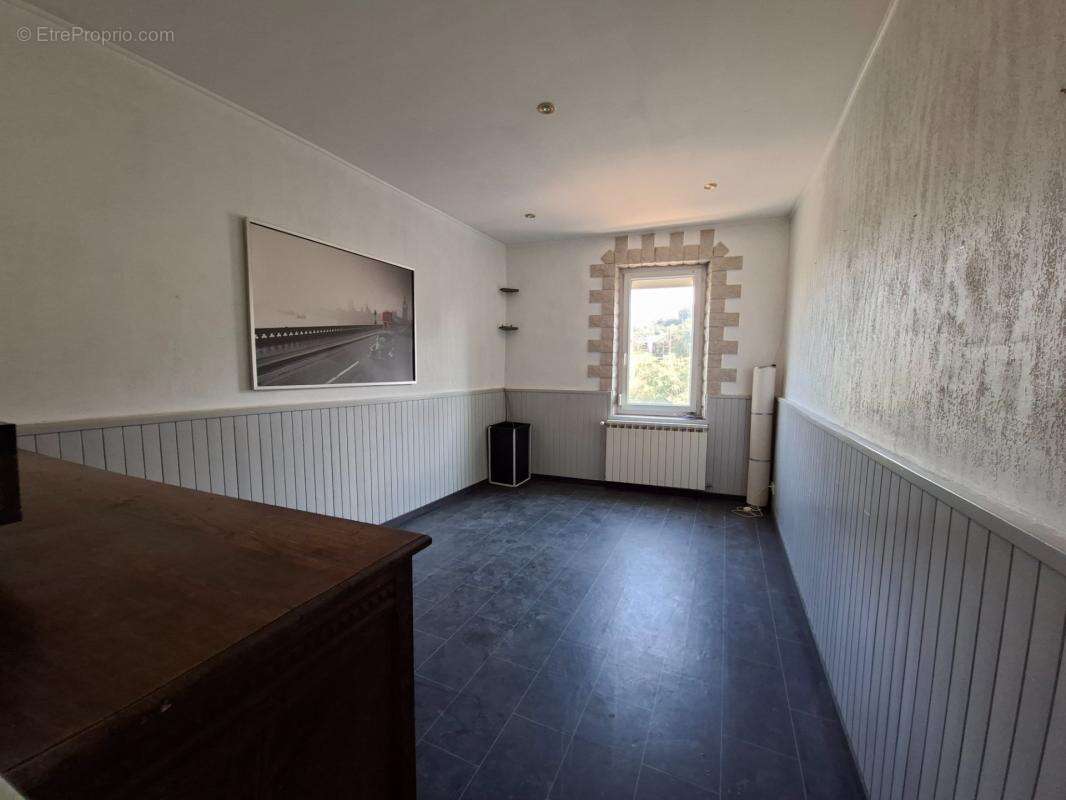  DUPLEX 70 m² – Seulement 110 000 € – Une opportunité rare à Marseille 11e (Saint-Marcel) - photo 3