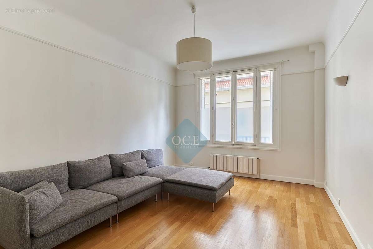 Appartement à PARIS-16E