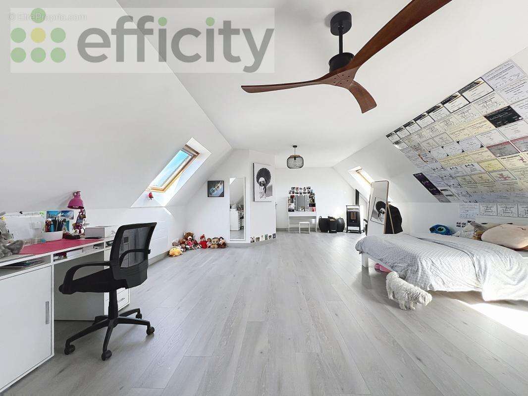 Maison à BAILLY-ROMAINVILLIERS