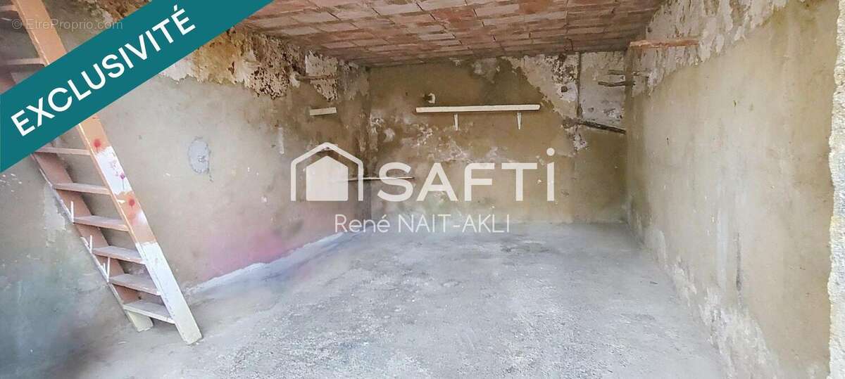 Photo 3 - Parking à SEILLONS-SOURCE-D&#039;ARGENS