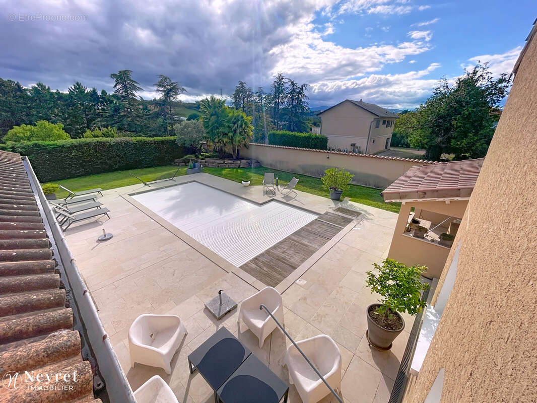 RARE - CHARLY - Maison familiale 5 Chambres de 175 m2 avec piscine et pool house    secteur résidentiel - photo 18