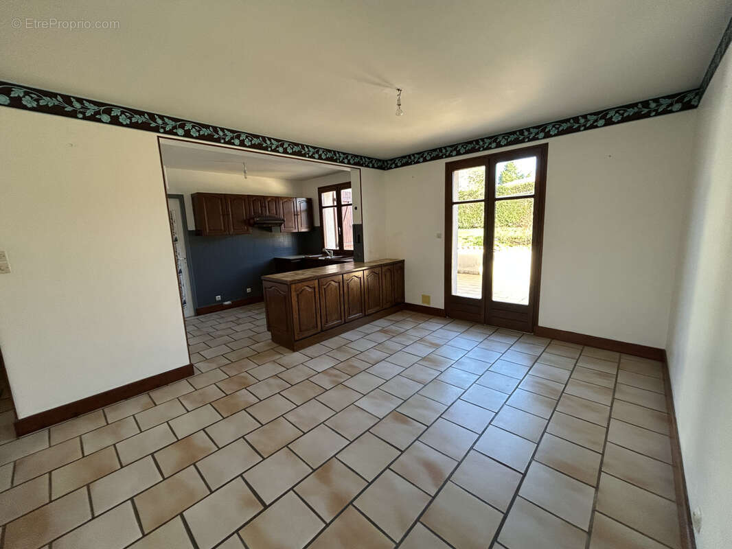 Maison familiale avec 4 chambres et jardin - proches commerces - photo 4
