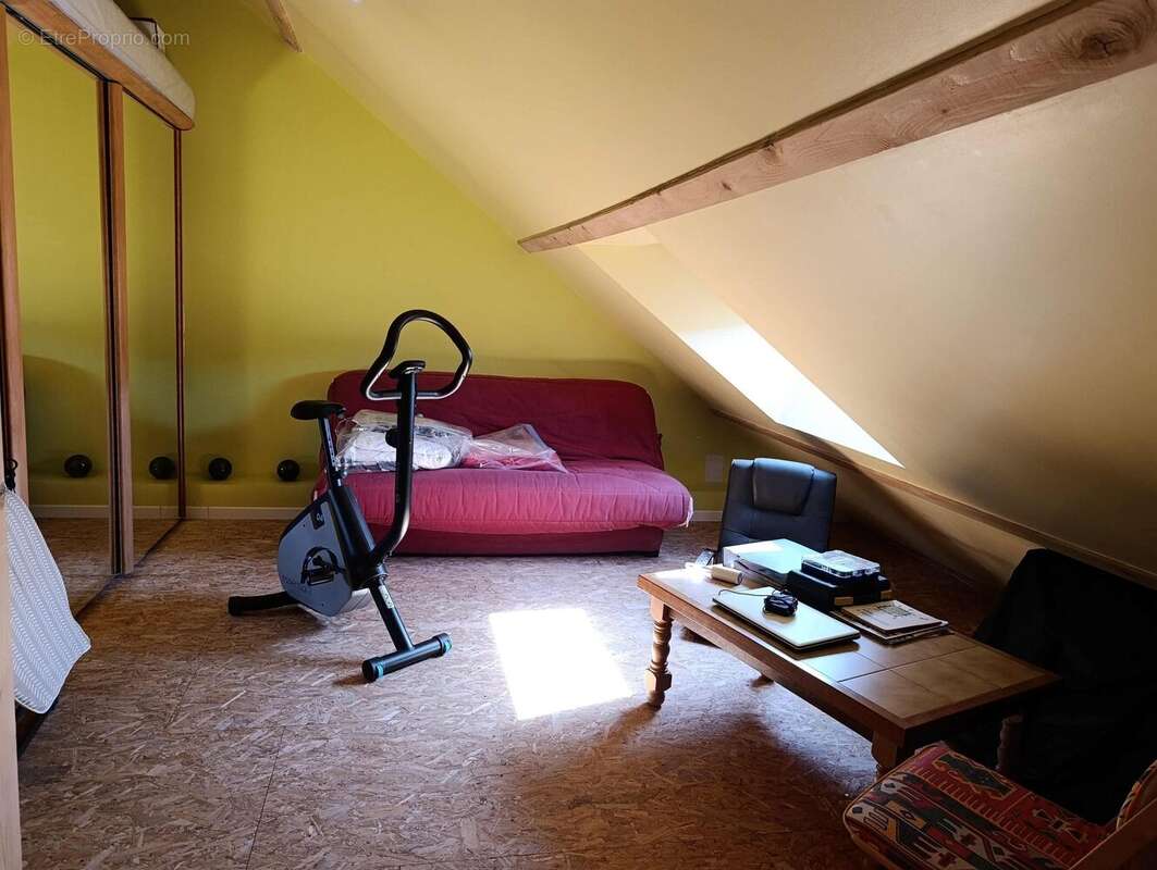 Maison 117 m² à Crepand  - photo 8