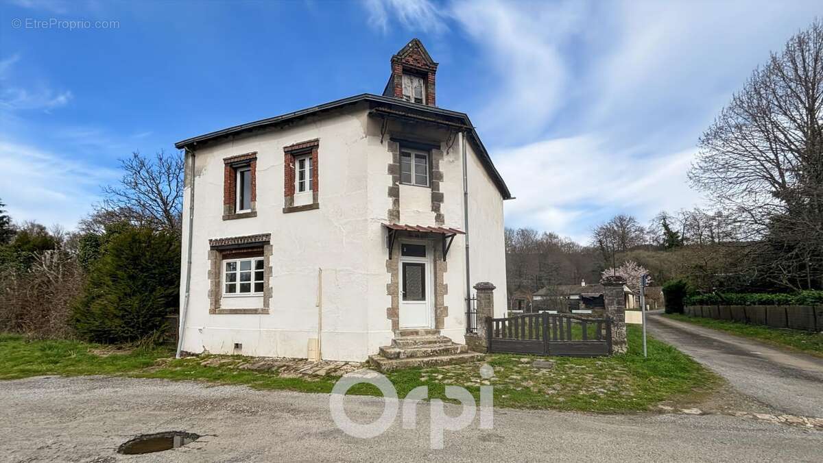 Maison à SAINT-SULPICE-LAURIERE