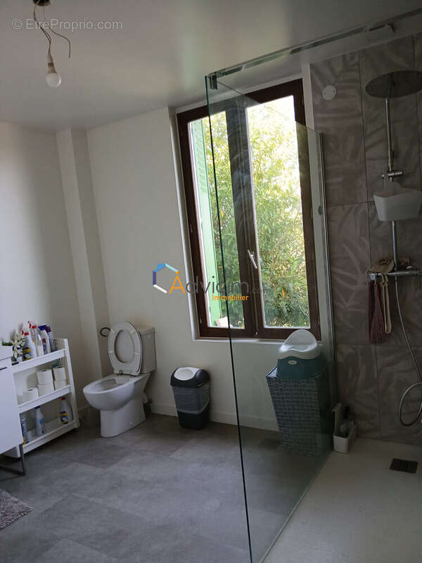 Maison à SAINT-DENIS-LES-REBAIS