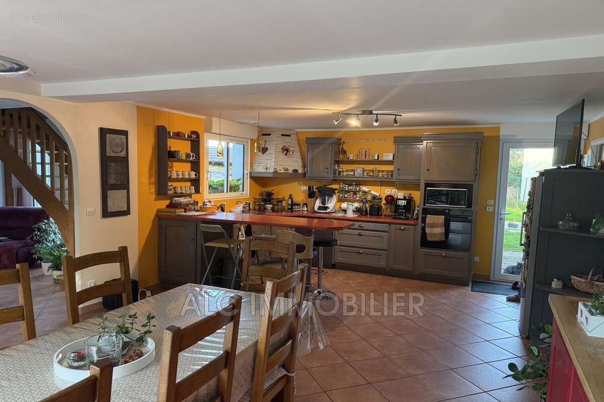 Maison à FONTENAI-LES-LOUVETS