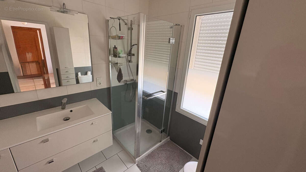 Prestations haut de gamme pour cette maison de 7 pièce(s) 200 m2 - photo 6