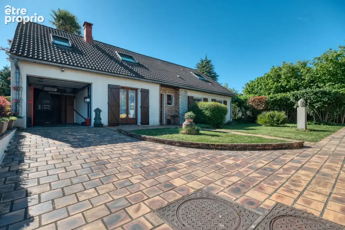 Elégante maison Familiale de 8 pièces 180m² avec Vie de Plain-Pied 6 Chambres - DPE C- Véranda et terrain arboré de 756m² - photo 2