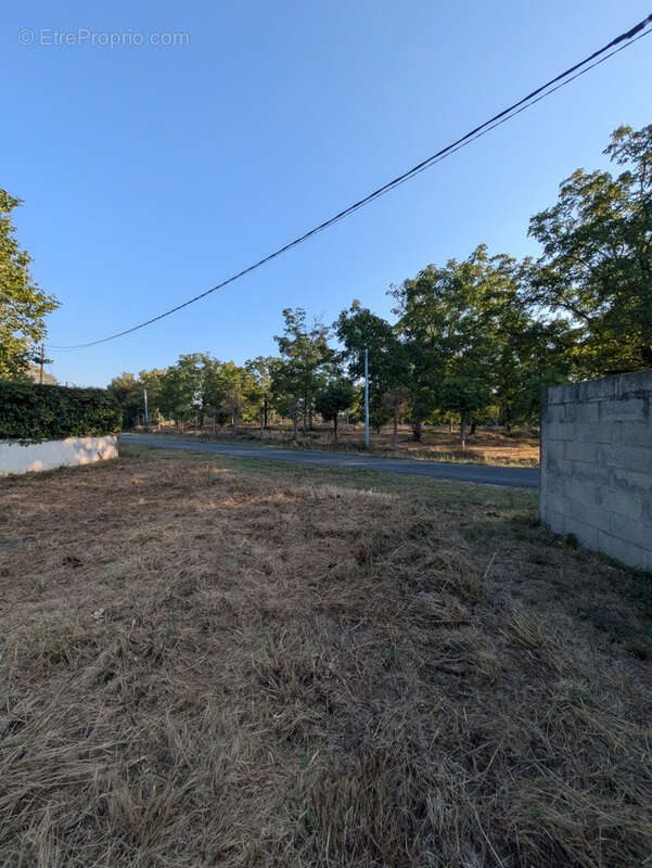 Terrain constructible de 1 793 m2   plat, non viabilisé - photo 9