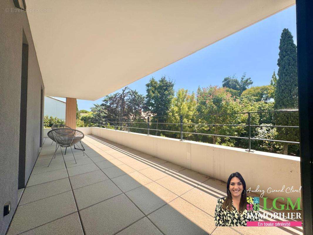  Duplex T4 comme une maison avec jardin privé, 100m2 d'extérieur, terrasses, garage attenant – centre du village  - photo 3