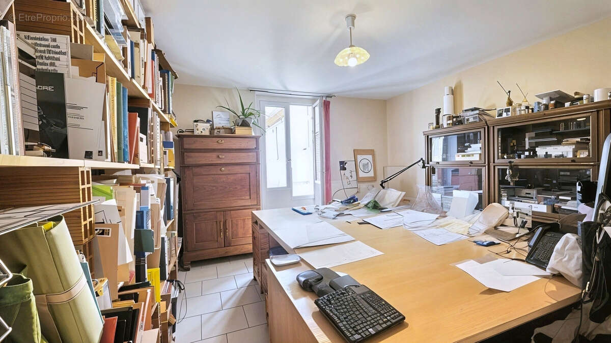 Sommiéres - Centre historique - Maison 6 Pièces 130 M2 A rafraichir - photo 3