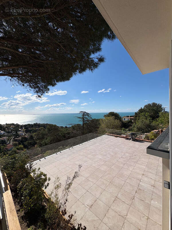 Villa contemporaine à Sète sur le mont Saint Clair côté Sud avec vue Mer, terrasse 110 m2 et garage - photo 2