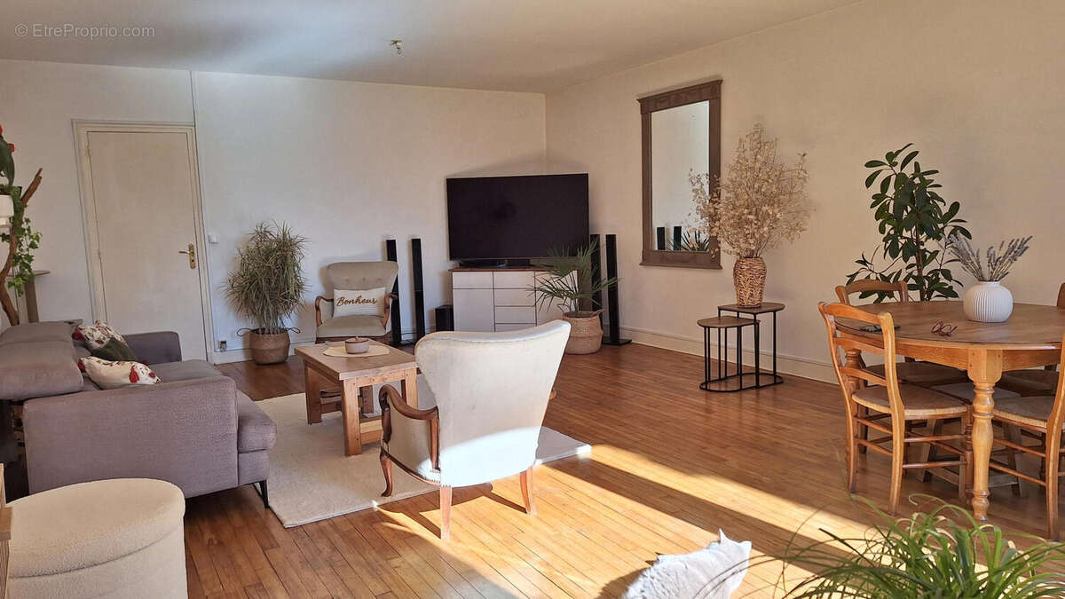 20250410_103240 - Commerce à NONTRON