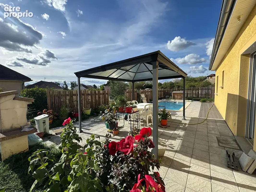 Courlaoux - Pavillon de plain-pied - 85 m² - 3 chambres - Piscine - photo 6