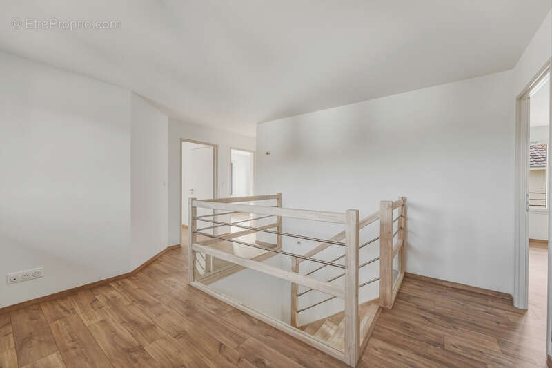 Maison à SAINT-GENIS-POUILLY