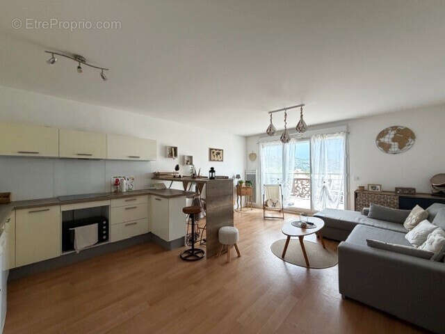 Appartement à CARROS