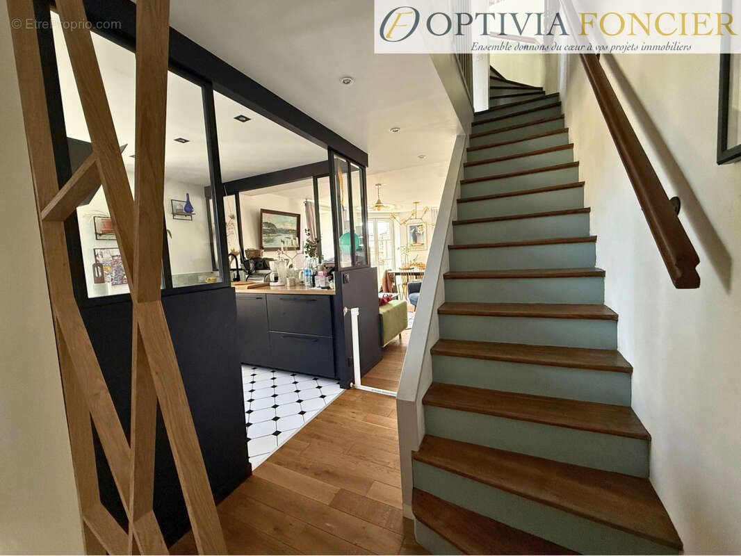 Exclusivité Superbe Maison en pierre de bourg T5 123 m2 - Petit jardin + Annexe - photo 3