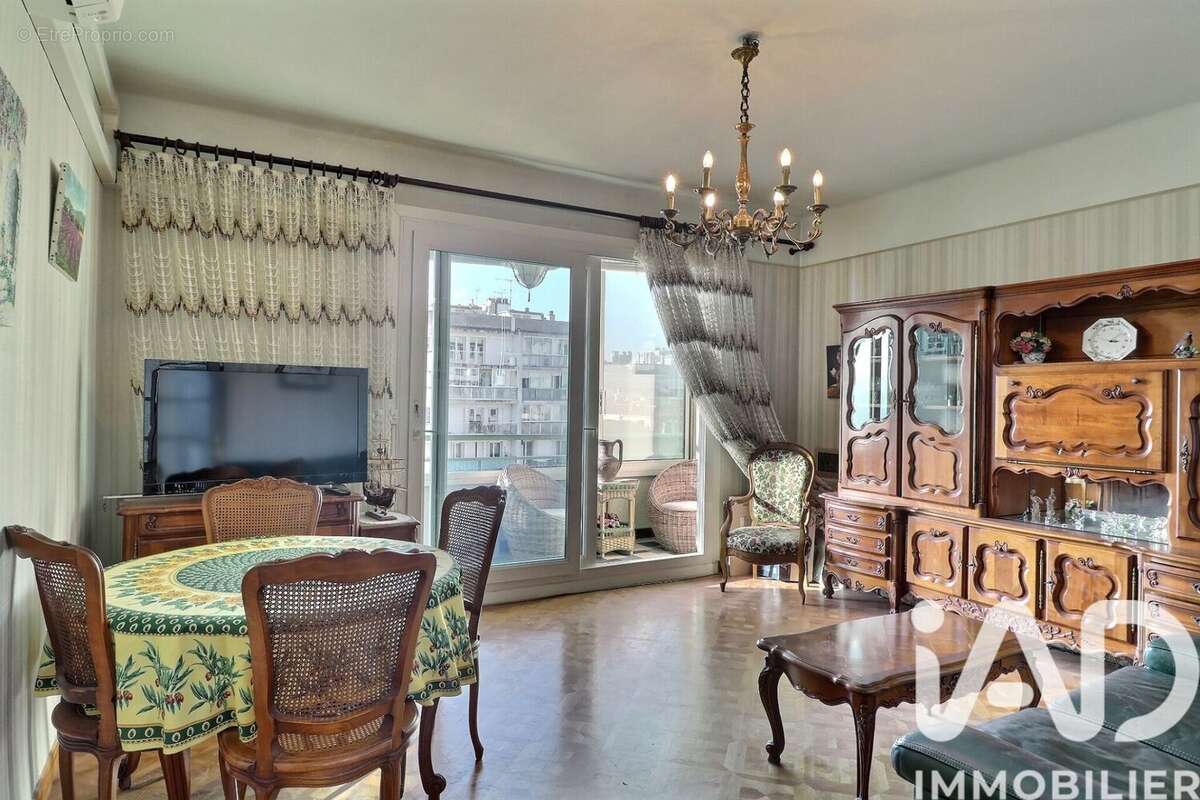 Photo 2 - Appartement à MARSEILLE-4E