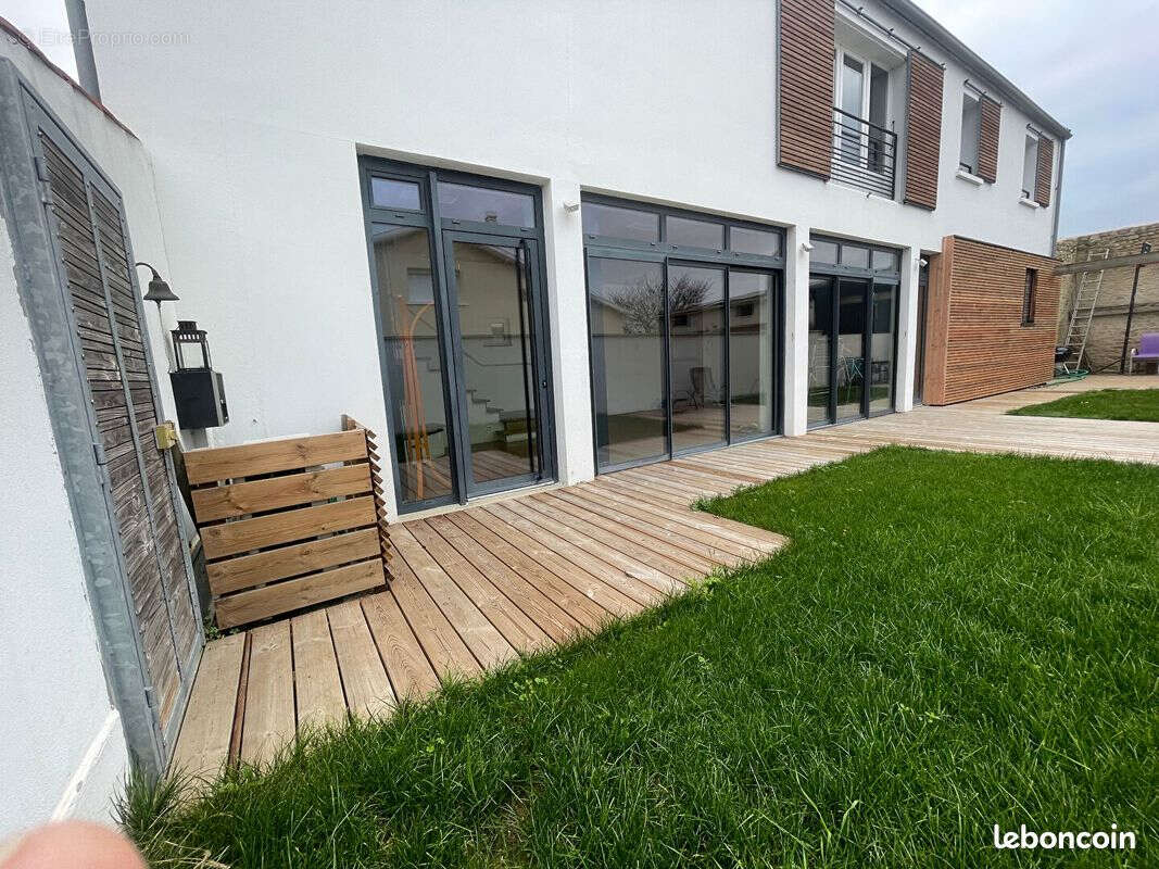 Maison Thaire 6 pièce(s) 236 m2  +  Garage 95 m² - photo 9