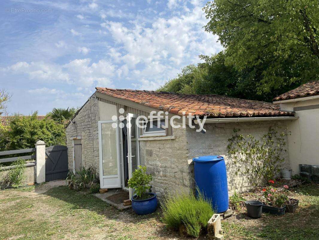 Maison à AMBERAC